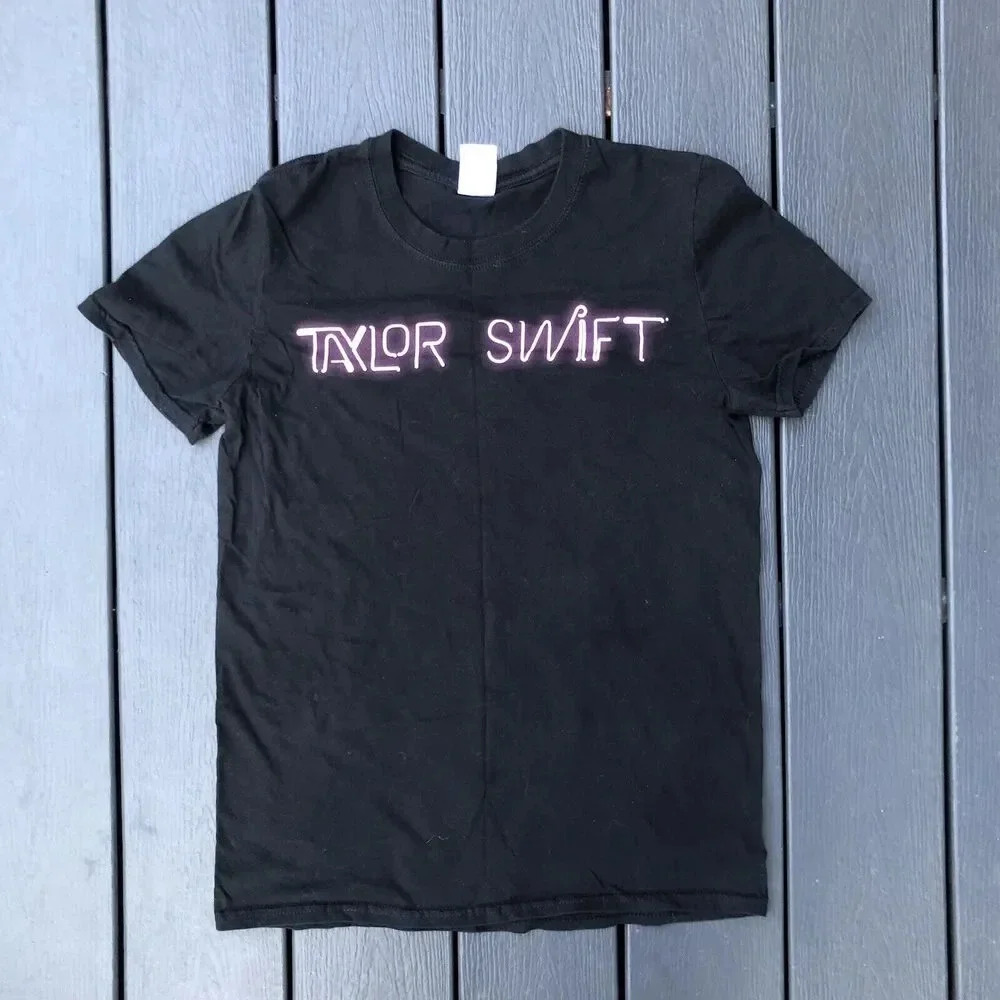 Taylor Swift 1989 World Tour T-Shirt Black Pink Neon Sign Adult Small Crewneck